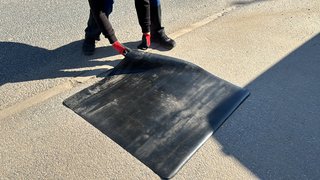 Faltbare Schutzmittel beim Auftreten von Gefahrstoff-Leckagen