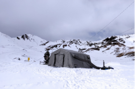 LANCO testet aufblasbares Zelt in den österreichischen Alpen 
