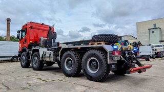 BMD auf der FLORIAN: Scania 8×8 mit HIAB Multilift ULTIMA für Feuerwehr und Katastrophenschutz