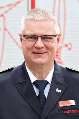 Ltd. Branddirektor Dipl.-Ing. Jörg Wackerhahn - Sprecher der Arbeitsgemeinschaft der Feuerwehren im Rettungsdienst (AG FReDi) der AGBF Bund Ltd. Branddirektor Dipl.-Ing. Jörg Wackerhahn - Sprecher der Arbeitsgemeinschaft der Feuerwehren im Rettungsdienst (AG FReDi) der AGBF Bund